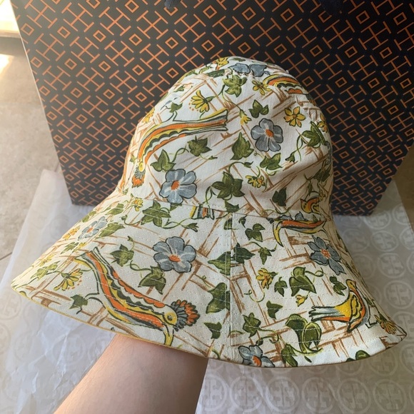 Tory Burch Printed Bucket Hat Reversible Yellow Bird Print Basket Weave - Picture 1 of 6